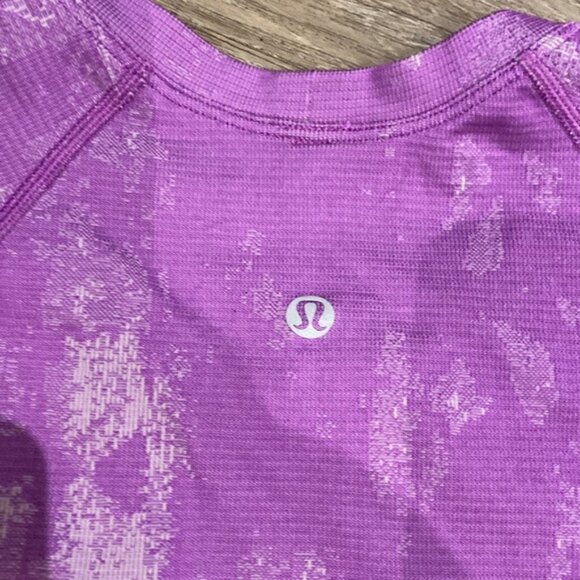Lululemon Swiftly Tech Short Sleeve Shirt 2.0 EUC - Picture 7 of 8